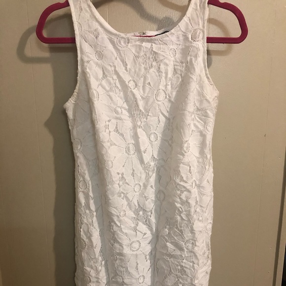 White dress with flower embroidery - Picture 1 of 2